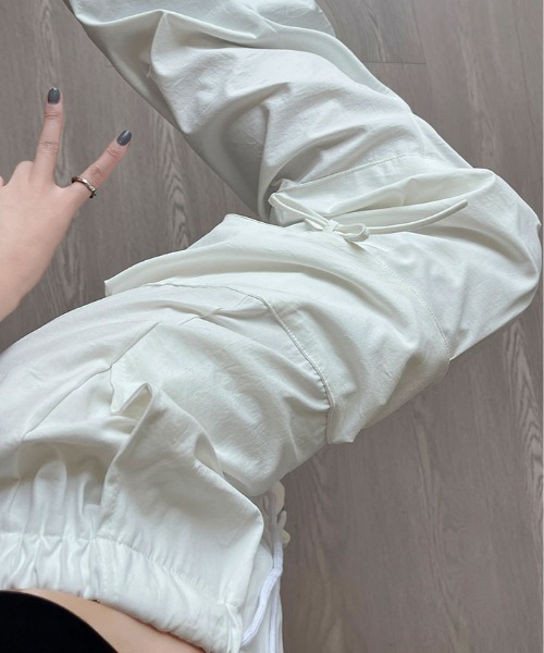 kirakiraShop(キラキラショップ)の「ビッグ ポケット ルーズ カーゴ パンツ(カーゴパンツ・レディース・ブルー/ブラック/ダークグレー/ホワイト/ピンク・S/M)」の6枚目の写真