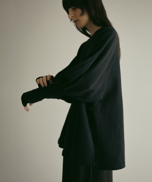MANOF(マノフ)の「PUFF SLEEVE CUT TOPS(スウェット・レディース・モスグリーン/アイボリー/ブラック・FREE)」の2枚目の写真
