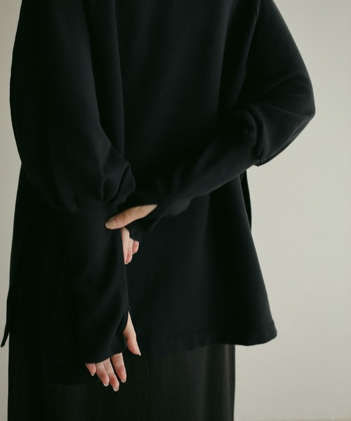 MANOF(マノフ)の「PUFF SLEEVE CUT TOPS(スウェット・レディース・モスグリーン/アイボリー/ブラック・FREE)」の17枚目の写真