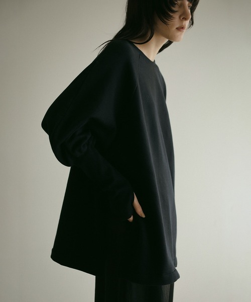 MANOF(マノフ)の「PUFF SLEEVE CUT TOPS(スウェット・レディース・モスグリーン/アイボリー/ブラック・FREE)」の12枚目の写真