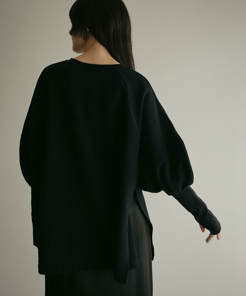 MANOF(マノフ)の「PUFF SLEEVE CUT TOPS(スウェット・レディース・モスグリーン/アイボリー/ブラック・FREE)」の13枚目の写真