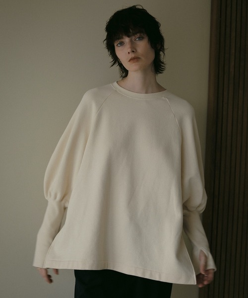 MANOF(マノフ)の「PUFF SLEEVE CUT TOPS(スウェット・レディース・モスグリーン/アイボリー/ブラック・FREE)」の5枚目の写真
