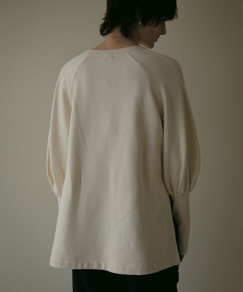 MANOF(マノフ)の「PUFF SLEEVE CUT TOPS(スウェット・レディース・モスグリーン/アイボリー/ブラック・FREE)」の7枚目の写真