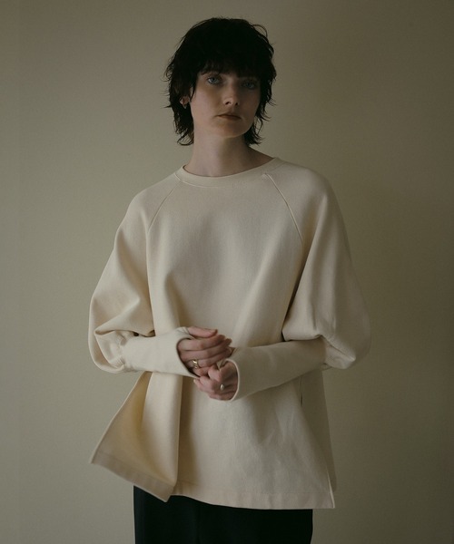 MANOF(マノフ)の「PUFF SLEEVE CUT TOPS(スウェット・レディース・モスグリーン/アイボリー/ブラック・FREE)」の4枚目の写真