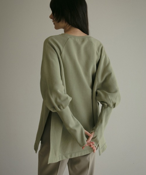MANOF(マノフ)の「PUFF SLEEVE CUT TOPS(スウェット・レディース・モスグリーン/アイボリー/ブラック・FREE)」の22枚目の写真