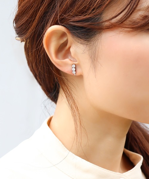ieLS(イエルズ)の「金属アレルギー対応「ieLS」ステンレス CZラインイヤリング(イヤリング・レディース・シルバー/ゴールド・ONE SIZE)」の1枚目の写真