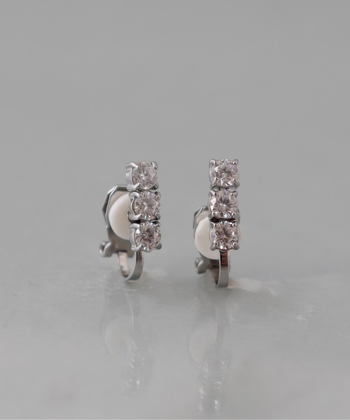 ieLS(イエルズ)の「金属アレルギー対応「ieLS」ステンレス CZラインイヤリング(イヤリング・レディース・シルバー/ゴールド・ONE SIZE)」の3枚目の写真