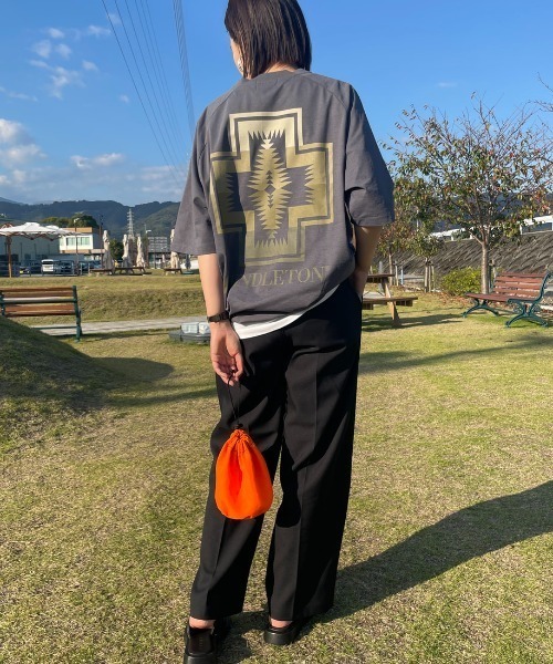 PENDLETON（ペンドルトン）の「[PENDLETON/ペンドルトン] 別注 ドローコード付き ネイティブ柄バックプリントTシャツ（Tシャツ/カットソー・レディース・ホワイト/チャコール/ブラック・XL/L/M/S）」の8枚目の写真