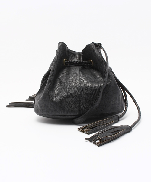 LBC（エルビーシー）の「ロングタッセル巾着ショルダーバッグ（ショルダーバッグ・レディース・ライトブラウン/ブラック・ONE SIZE）」の2枚目の写真