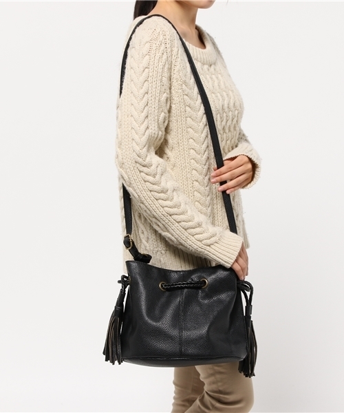 LBC（エルビーシー）の「ロングタッセル巾着ショルダーバッグ（ショルダーバッグ・レディース・ライトブラウン/ブラック・ONE SIZE）」の3枚目の写真