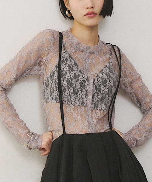 VIOLETTA（ヴィオレッタ）の「リングボタンレースシアーシャツ（Tシャツ/カットソー・レディース・ホワイト/グレイッシュベージュ/ブラック/ネイビー・FREE）」の3枚目の写真