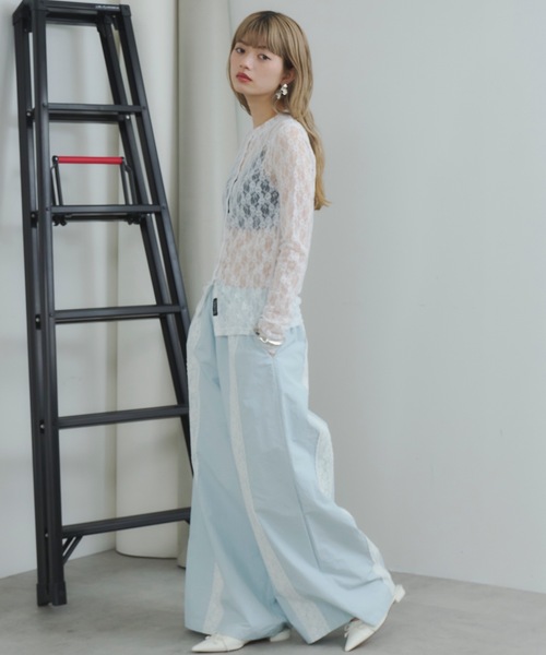 VIOLETTA(ヴィオレッタ)の「リングボタンレースシアーシャツ(Tシャツ/カットソー・レディース・ホワイト/グレイッシュベージュ/ブラック/ネイビー・FREE)」の19枚目の写真