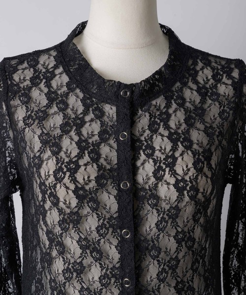 VIOLETTA（ヴィオレッタ）の「リングボタンレースシアーシャツ（Tシャツ/カットソー・レディース・ホワイト/グレイッシュベージュ/ブラック/ネイビー・FREE）」の7枚目の写真