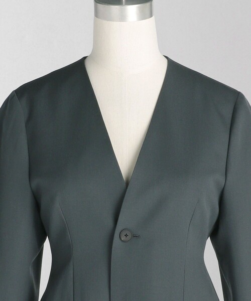 LOEFF（ロエフ）の「＜LOEFF＞ウール ギャバ カーブ ノーカラー