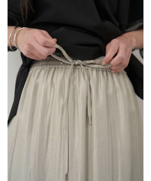 ELENDEEK(エレンディーク)の「シャイニーイージスカート(スカート・レディース・ブラック/ライトブルー/イエロー/ベージュ・01/02)」の13枚目の写真