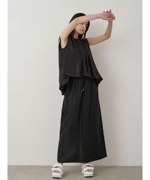 ELENDEEK(エレンディーク)の「シャイニーイージスカート(スカート・レディース・ブラック/ライトブルー/イエロー/ベージュ・01/02)」の17枚目の写真