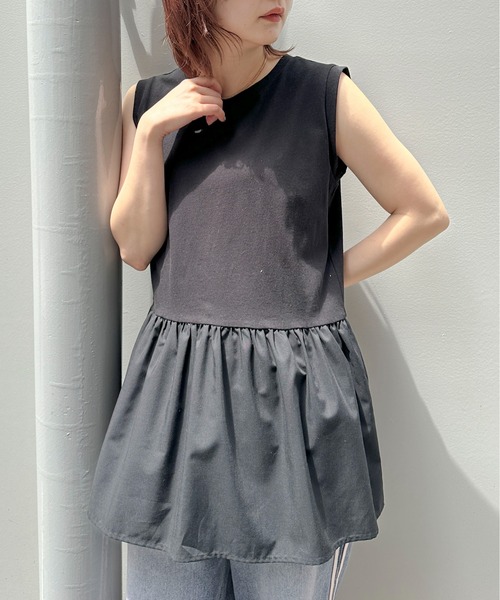 PILIT(ピリット)の「ペプラムフレア ノースリーブTee(Tシャツ/カットソー・レディース・オフホワイト/ブラック・MEDIUM)」の1枚目の写真
