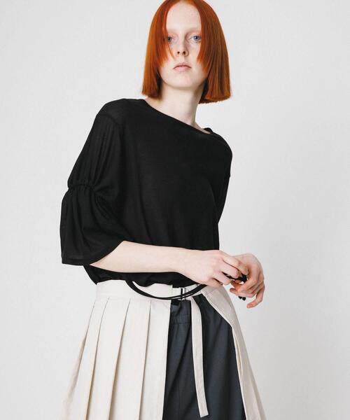 LAATO（ラート）の「string sheer dolman  tee（Tシャツ/カットソー・レディース・ライトグレー/ライトカーキ/ブラック・FREE）」の2枚目の写真