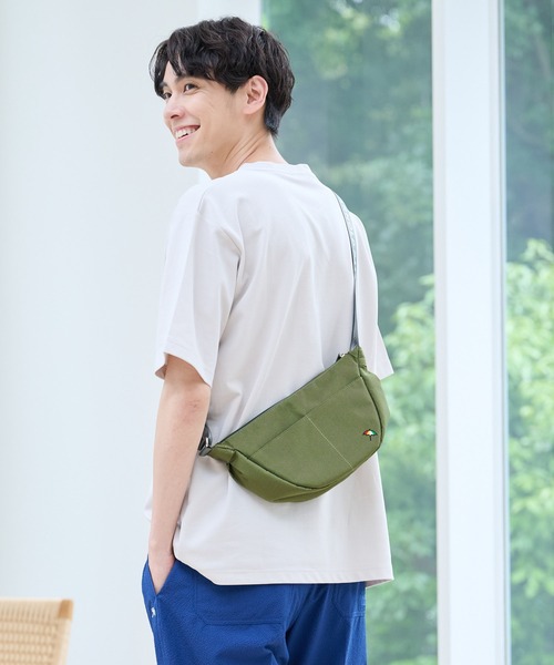 Arnold Palmer（アーノルドパーマー）の「メッシュコンビ ラウンド ショルダーバッグ（ショルダーバッグ・レディース・ブラック/ベージュ/カーキ・F）」の3枚目の写真