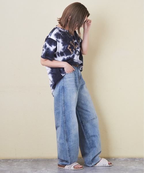 CUBE SUGAR(キューブシュガー)の「デニム ワイド カーブ パンツ(デニムパンツ・レディース・ライトブルー・M/L)」の7枚目の写真