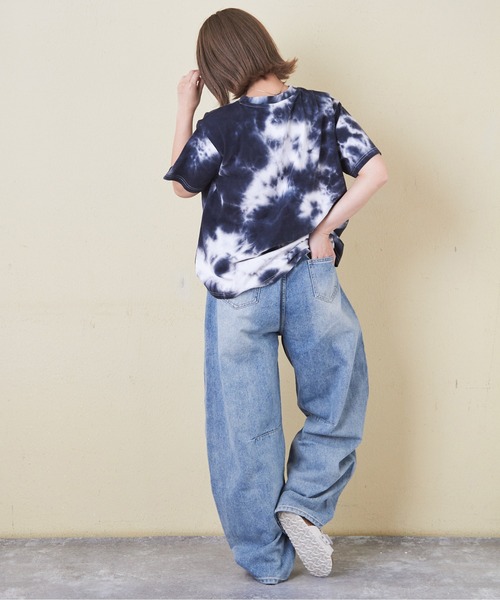 CUBE SUGAR(キューブシュガー)の「デニム ワイド カーブ パンツ(デニムパンツ・レディース・ライトブルー・M/L)」の8枚目の写真