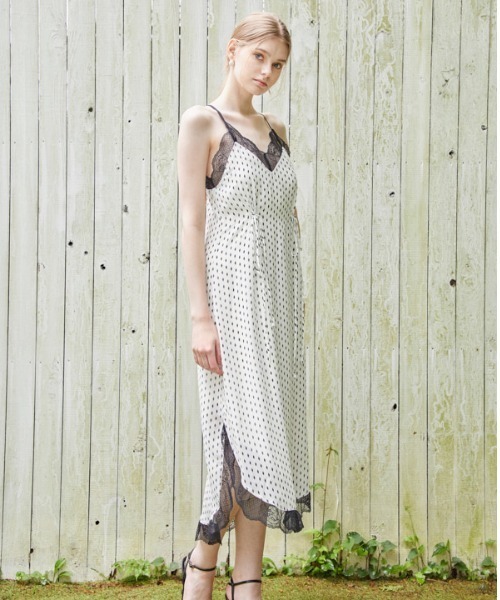 ERADIE(エラディエ)の「Print shiffon lace trim Cami Long one-piece プリントシフォンキャミロングワンピース(ワンピース・レディース・ホワイト/ブルー/ブラック・FREE)」の4枚目の写真