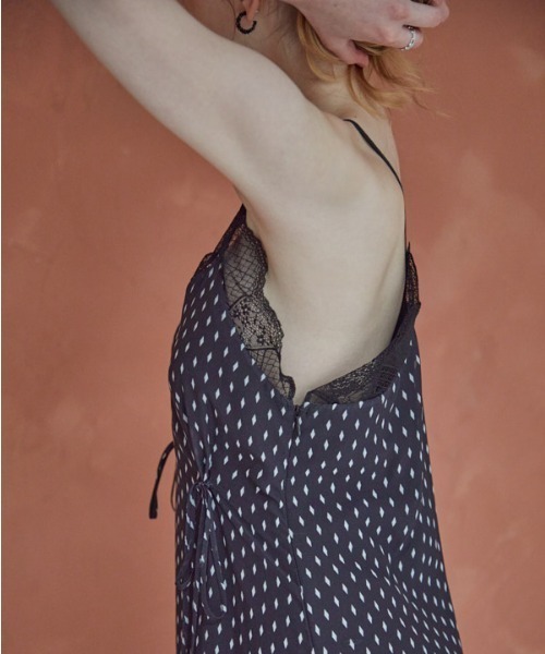 ERADIE(エラディエ)の「Print shiffon lace trim Cami Long one-piece プリントシフォンキャミロングワンピース(ワンピース・レディース・ホワイト/ブルー/ブラック・FREE)」の20枚目の写真
