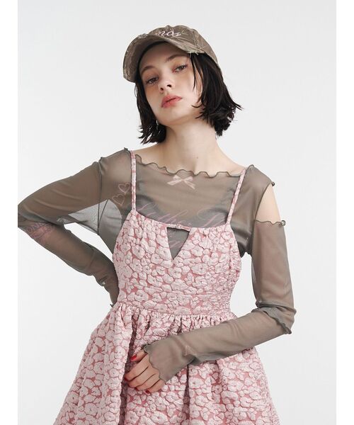 jouetie(ジュエティ)の「カットアウトグラフィックシアートップス(Tシャツ/カットソー・レディース・オフホワイト/ブラック/カーキ・MEDIUM)」の4枚目の写真