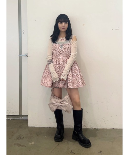 jouetie(ジュエティ)の「カットアウトグラフィックシアートップス(Tシャツ/カットソー・レディース・オフホワイト/ブラック/カーキ・MEDIUM)」の9枚目の写真