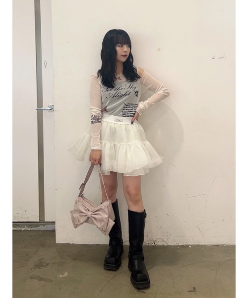 jouetie(ジュエティ)の「カットアウトグラフィックシアートップス(Tシャツ/カットソー・レディース・オフホワイト/ブラック/カーキ・MEDIUM)」の10枚目の写真