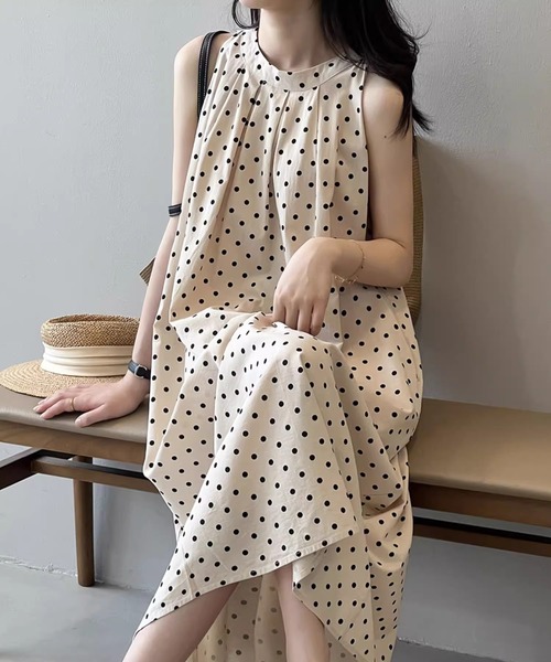 Doula Doula(ドゥーラドゥーラ)の「ドットフレアノースリーブワンピース(ワンピース・レディース・ブラック/ベージュ・XL/L/M)」の1枚目の写真