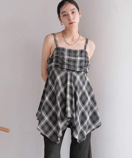 LOWRYS FARM（ローリーズファーム）の「オンブレチェックキャミチュニック　579492（Tシャツ/カットソー・レディース・チャコールグレー/レッド・FREE）」の4枚目の写真