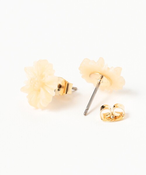 BEAMS BOY（ビームスボーイ）の「【2/5再値下げ】レトロ フラワー ピアス（ピアス（両耳用）・レディース・イエロー/サックスブルー/グレー/ホワイト系その他7・ONE SIZE）」の6枚目の写真