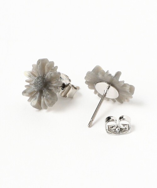 BEAMS BOY（ビームスボーイ）の「【2/5再値下げ】レトロ フラワー ピアス（ピアス（両耳用）・レディース・イエロー/サックスブルー/グレー/ホワイト系その他7・ONE SIZE）」の7枚目の写真