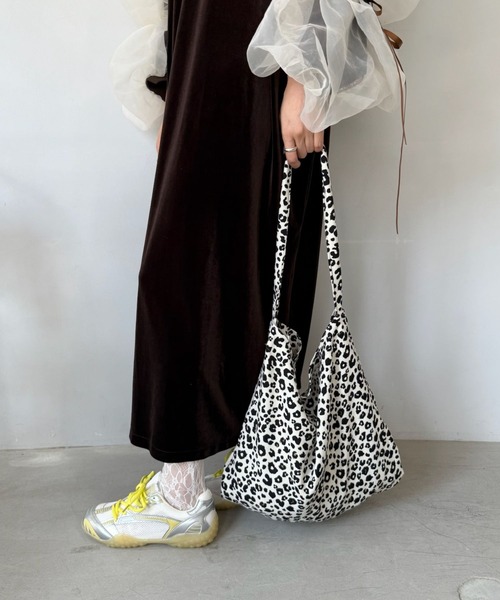 SANSeLF(サンセルフ)の「【SANSeLF】レオパード柄 ショルダートートバッグ saa25a029(トートバッグ・レディース・アイボリー/ベージュ・FREE)」の2枚目の写真