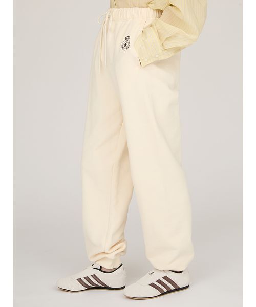 emmi（エミ）の「エンブレムロゴスウェットパンツ（スウェットパンツ・レディース・ネイビー/アイボリー・F）」の9枚目の写真