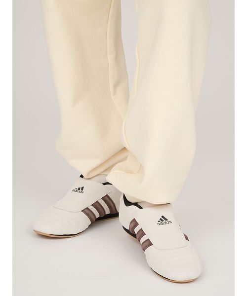 emmi（エミ）の「エンブレムロゴスウェットパンツ（スウェットパンツ・レディース・ネイビー/アイボリー・F）」の11枚目の写真