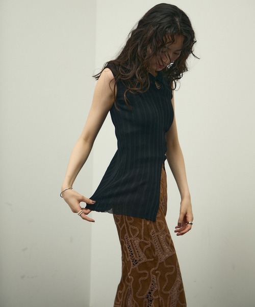 Lutim by u(ルチバイユー)の「Sherbet touch amesuri polo rib knit / シャーベットタッチアメスリポロリブニット(Tシャツ/カットソー・レディース・ブラック/チャコールグレー/ベージュ・FREE)」の4枚目の写真