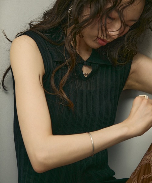 Lutim by u(ルチバイユー)の「Sherbet touch amesuri polo rib knit / シャーベットタッチアメスリポロリブニット(Tシャツ/カットソー・レディース・ブラック/チャコールグレー/ベージュ・FREE)」の8枚目の写真