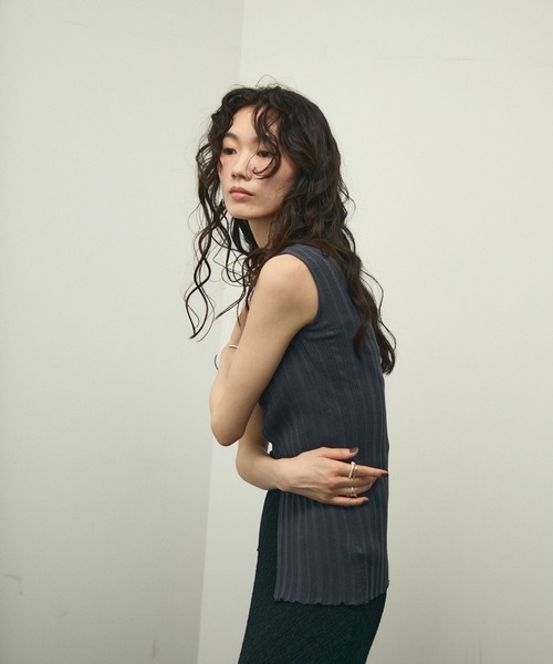 Lutim by u(ルチバイユー)の「Sherbet touch amesuri polo rib knit / シャーベットタッチアメスリポロリブニット(Tシャツ/カットソー・レディース・ブラック/チャコールグレー/ベージュ・FREE)」の14枚目の写真