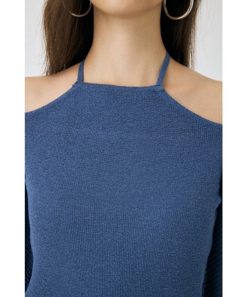 MOUSSY(マウジー)の「OPEN SHOULDER HALTER ニットトップス(ニット/セーター・レディース・ベージュ/ブルー/アイボリー/ブラック・FREE)」の17枚目の写真