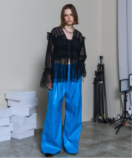 MAISON SPECIAL（メゾンスペシャル）の「Volume Wide Vegan Leather Pants/ボリュームワイドヴィーガンレザーパンツ（その他パンツ・レディース・ブルー/ピンク/ブラウン/ブラック・36/38）」の7枚目の写真