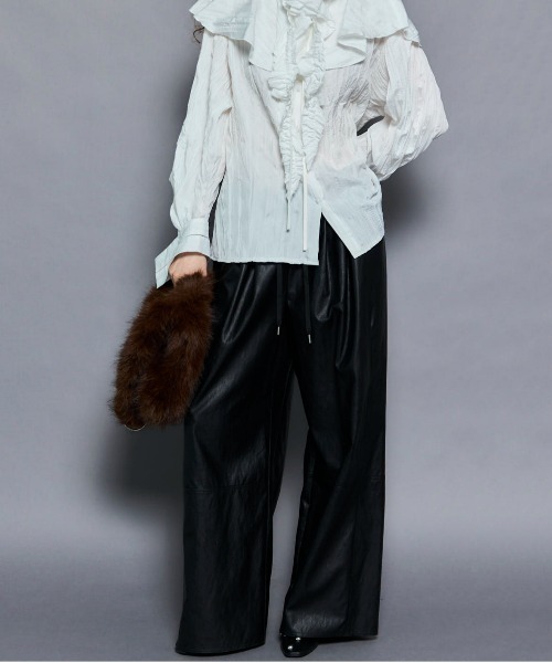 MAISON SPECIAL（メゾンスペシャル）の「Volume Wide Vegan Leather Pants/ボリュームワイドヴィーガンレザーパンツ（その他パンツ・レディース・ブルー/ピンク/ブラウン/ブラック・36/38）」の8枚目の写真