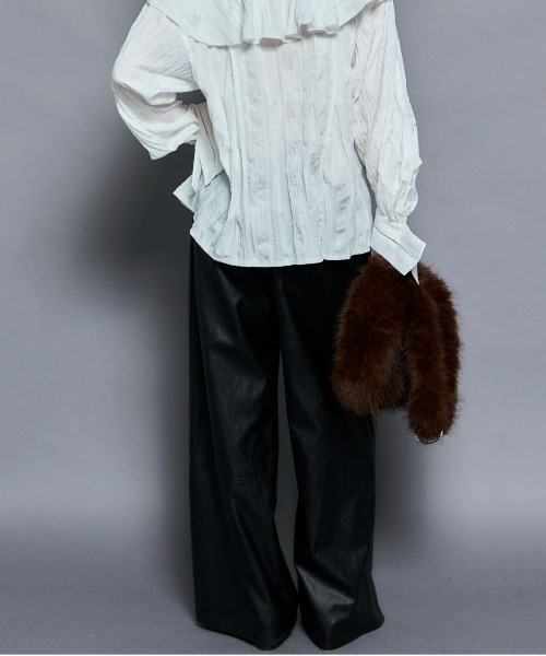 MAISON SPECIAL（メゾンスペシャル）の「Volume Wide Vegan Leather Pants/ボリュームワイドヴィーガンレザーパンツ（その他パンツ・レディース・ブルー/ピンク/ブラウン/ブラック・36/38）」の10枚目の写真