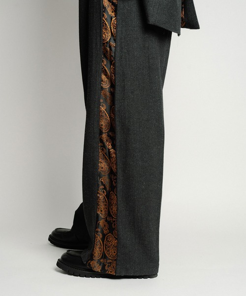 Subciety(サブサエティ)の「Herringbone side zip wide slacks(スラックス・メンズ・ブラウン/グレー/ブラック・X-LARGE/LARGE/MEDIUM/SMALL)」の5枚目の写真