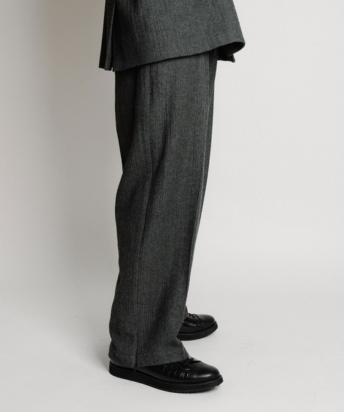 Subciety(サブサエティ)の「Herringbone side zip wide slacks(スラックス・メンズ・ブラウン/グレー/ブラック・X-LARGE/LARGE/MEDIUM/SMALL)」の11枚目の写真