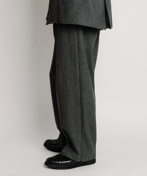 Subciety(サブサエティ)の「Herringbone side zip wide slacks(スラックス・メンズ・ブラウン/グレー/ブラック・X-LARGE/LARGE/MEDIUM/SMALL)」の13枚目の写真