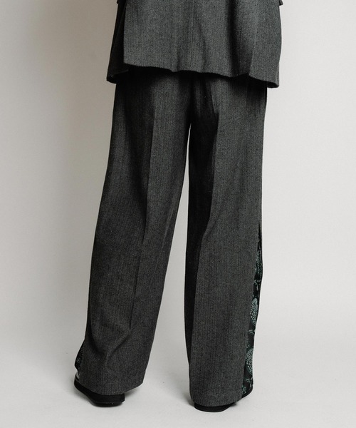 Subciety(サブサエティ)の「Herringbone side zip wide slacks(スラックス・メンズ・ブラウン/グレー/ブラック・X-LARGE/LARGE/MEDIUM/SMALL)」の17枚目の写真
