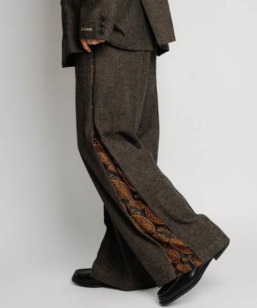 Subciety(サブサエティ)の「Herringbone side zip wide slacks(スラックス・メンズ・ブラウン/グレー/ブラック・X-LARGE/LARGE/MEDIUM/SMALL)」の21枚目の写真