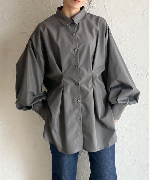 She's Closet（シーズクローゼット）の「長袖オーバーサイズ ウエストタック ロングカラーシャツ ブラウス（シャツ/ブラウス・レディース・ブルー/ブラウン/チャコールグレー/ホワイト/ピンク/イエロー・FREE）」の2枚目の写真